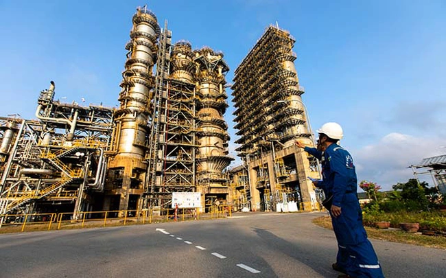 Hai nhà máy lọc hóa dầu Nghi Sơn và Dung Quất đang gánh 80% lượng xăng dầu tiêu thụ trong nước