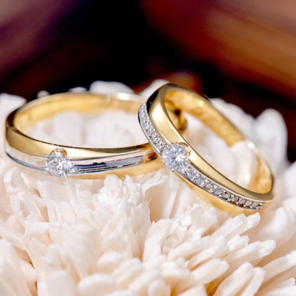 Nhẫn đôi vàng tây kết hợp với vàng trắng có gắn đá