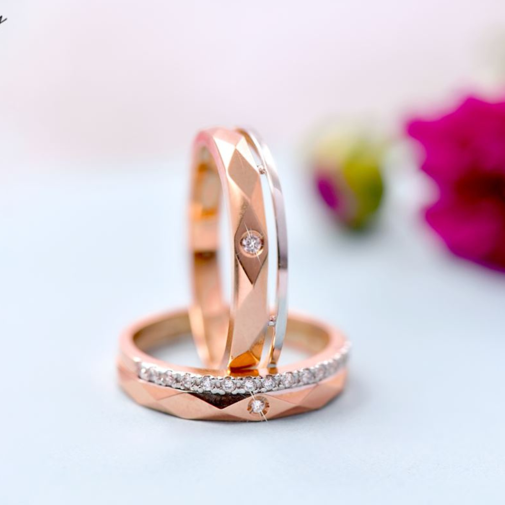Nhẫn đôi vàng hồng thiết kế mới snags tạo ở đai nhẫn