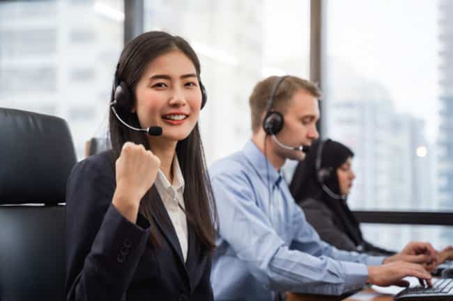 Liên hệ chăm sóc khách hàng bảo hiểm AIA thông qua 
 hotline