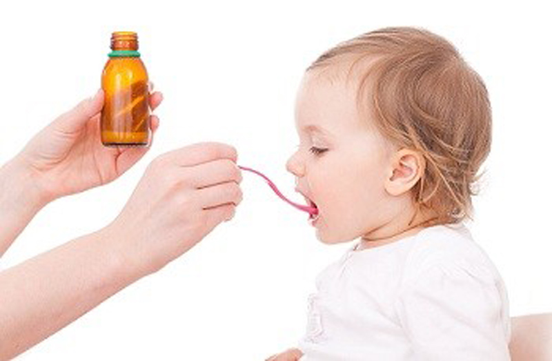 Nguyên tắc dùng thuốc cho trẻ bị chân tay miệng ba mẹ cần biết