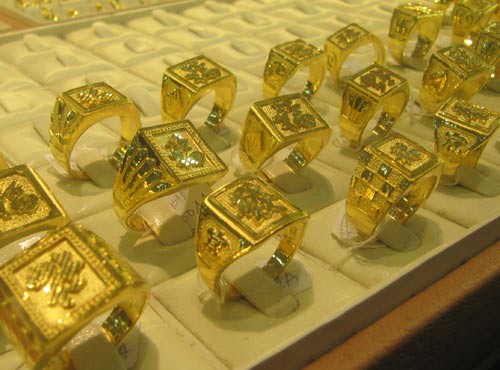 Có nên mua nhẫn vàng nam 24K không?