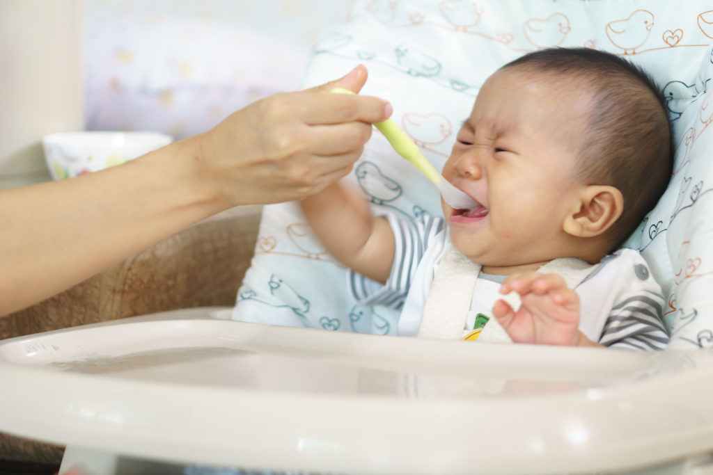 Trẻ bị chân tay miệng không nên ăn gì?