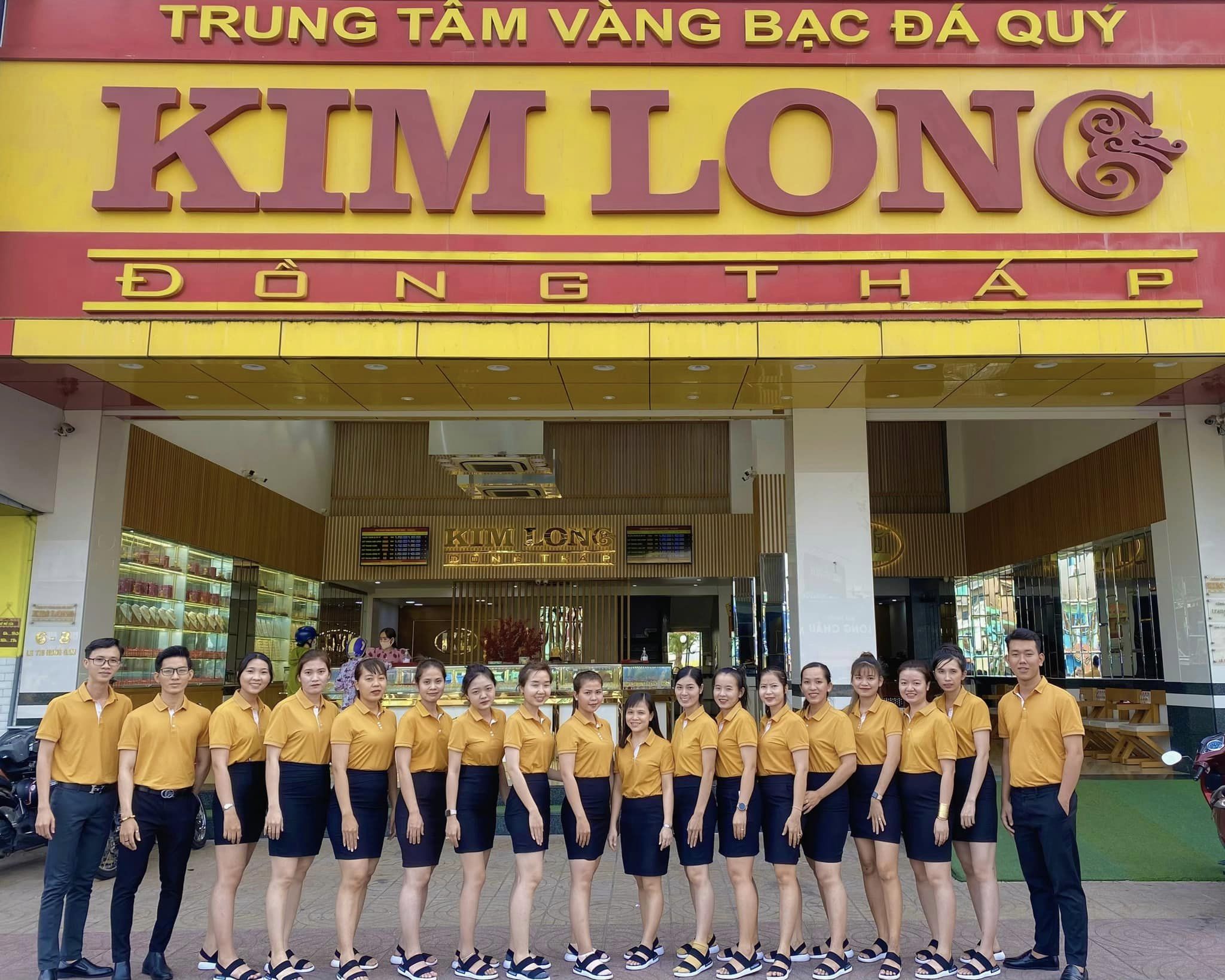 Đội ngũ nhân viên tại tiệm vàng Kim Long
