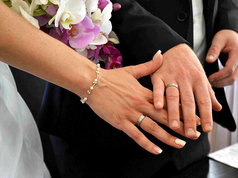 Đeo nhẫn cưới vàng trong ngày cưới có ý nghĩa gì?