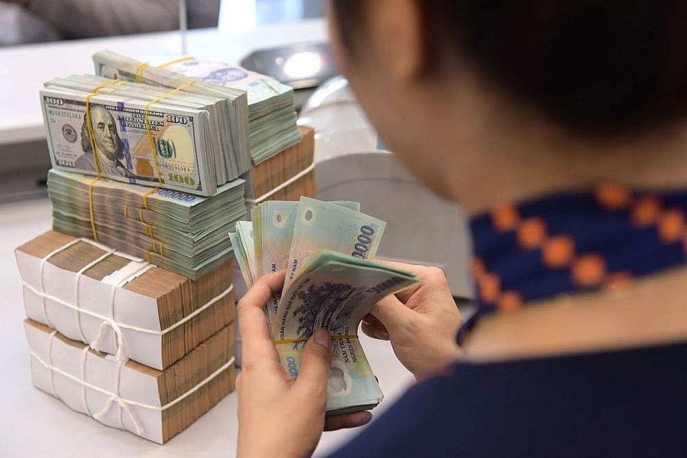 “Dòng tiền” đổ vào ngân hàng tiếp tục tăng cao
