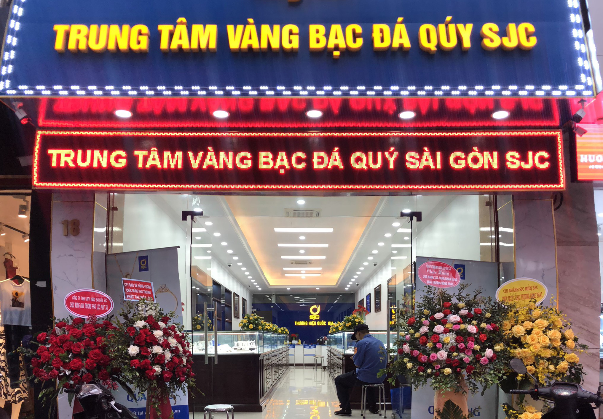 Cửa hàng vàng bạc đá quý Sài Gòn - SJC